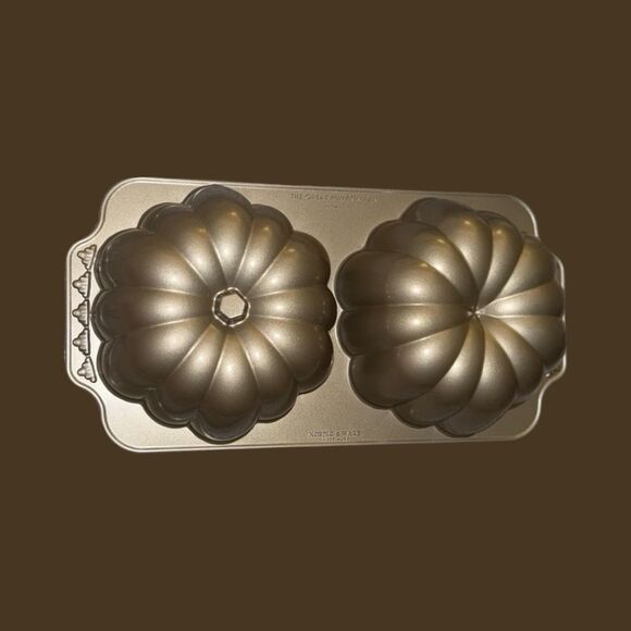 Nordicware Fall The Great Pumpkin 10 Cup Bundt Molds - Picture 4 of 4